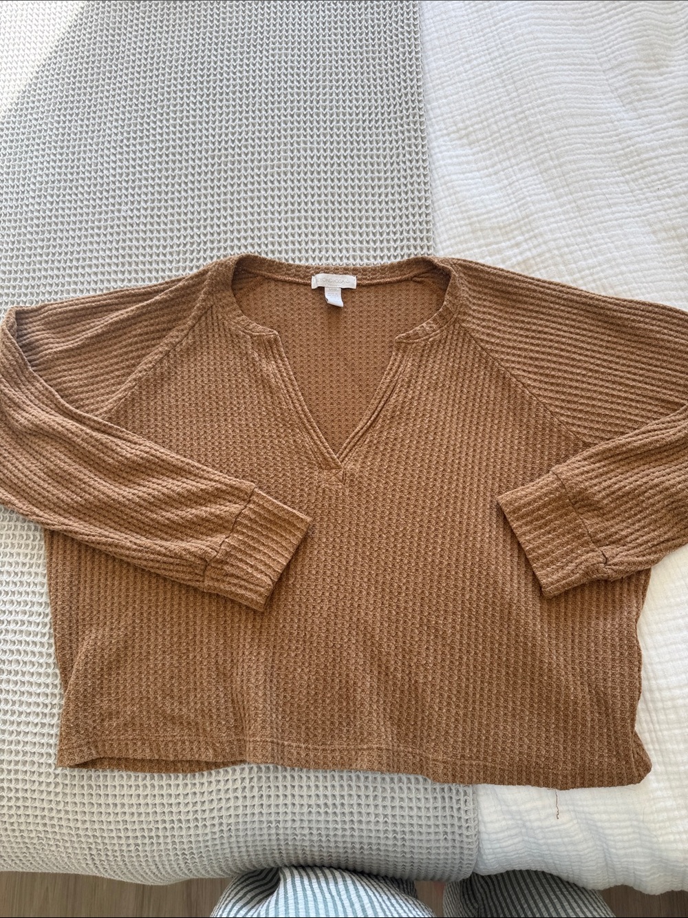 Beyond Yoga Cropped Waffle V-Neck Pullover Sweater - Camel Brown